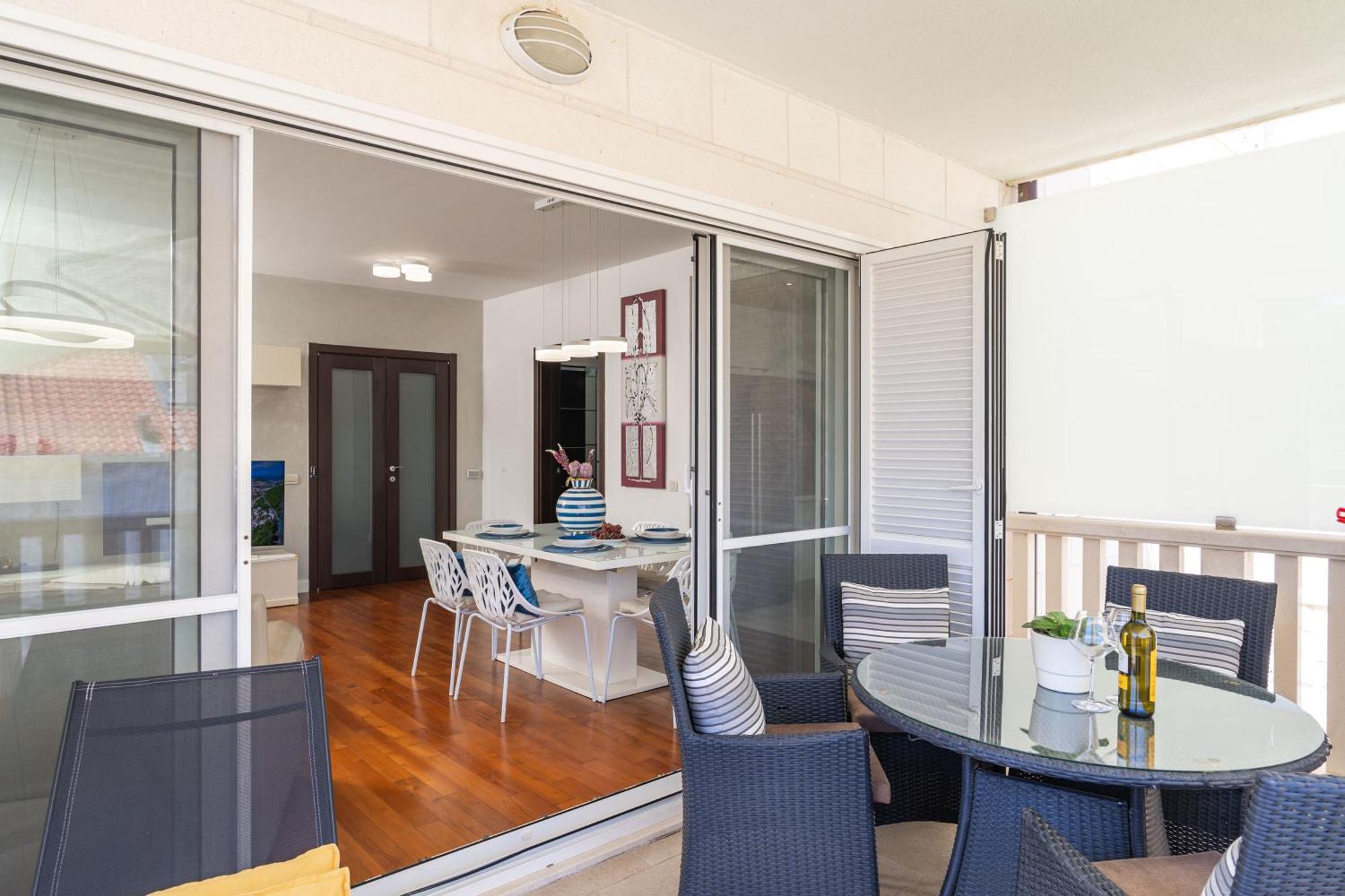 Seaview Elegance Apartment